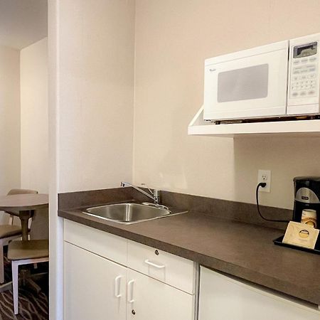 Super 8 By Wyndham Revelstoke Bc Motel Ngoại thất bức ảnh