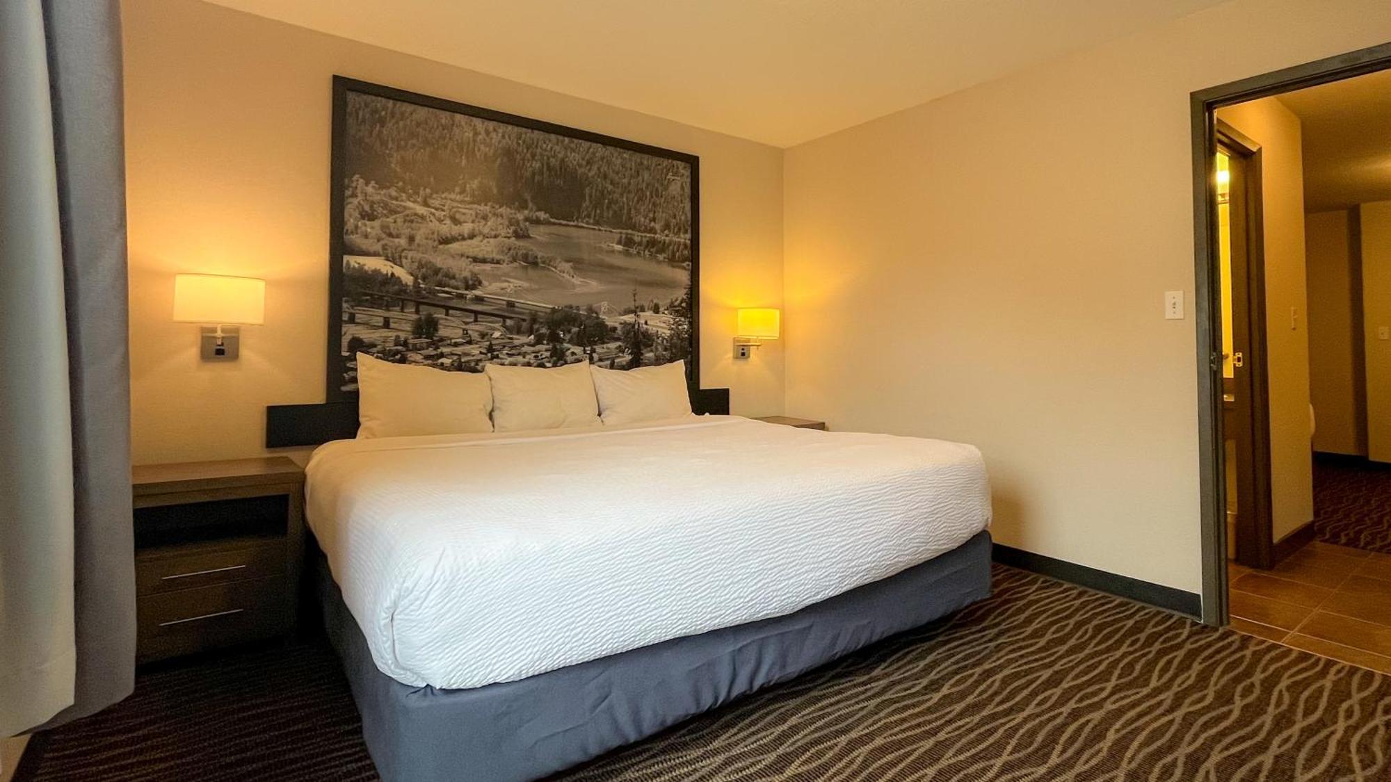 Super 8 By Wyndham Revelstoke Bc Motel Ngoại thất bức ảnh